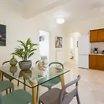Center Manolia Dream 3 Bedroom 100m Away From The アパート *