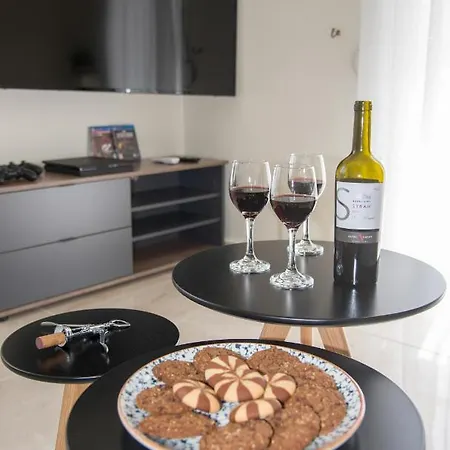 Center Manolia Dream 3 Bedroom 100m Away From The Apartament