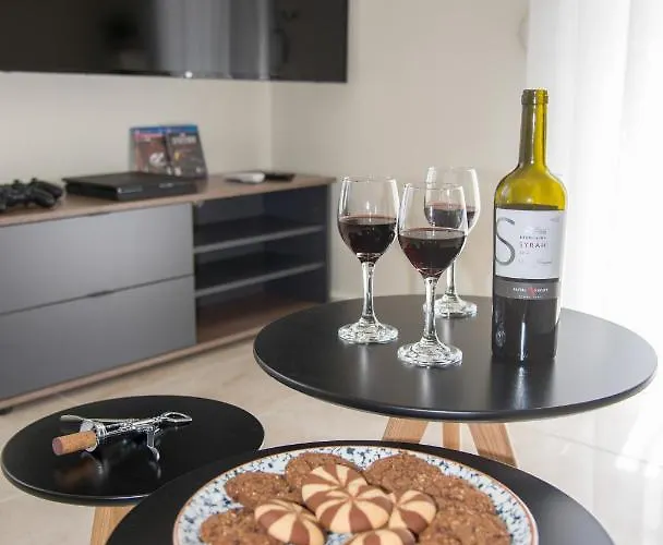 Center Manolia Dream 3 Bedroom 100m Away From The アパート